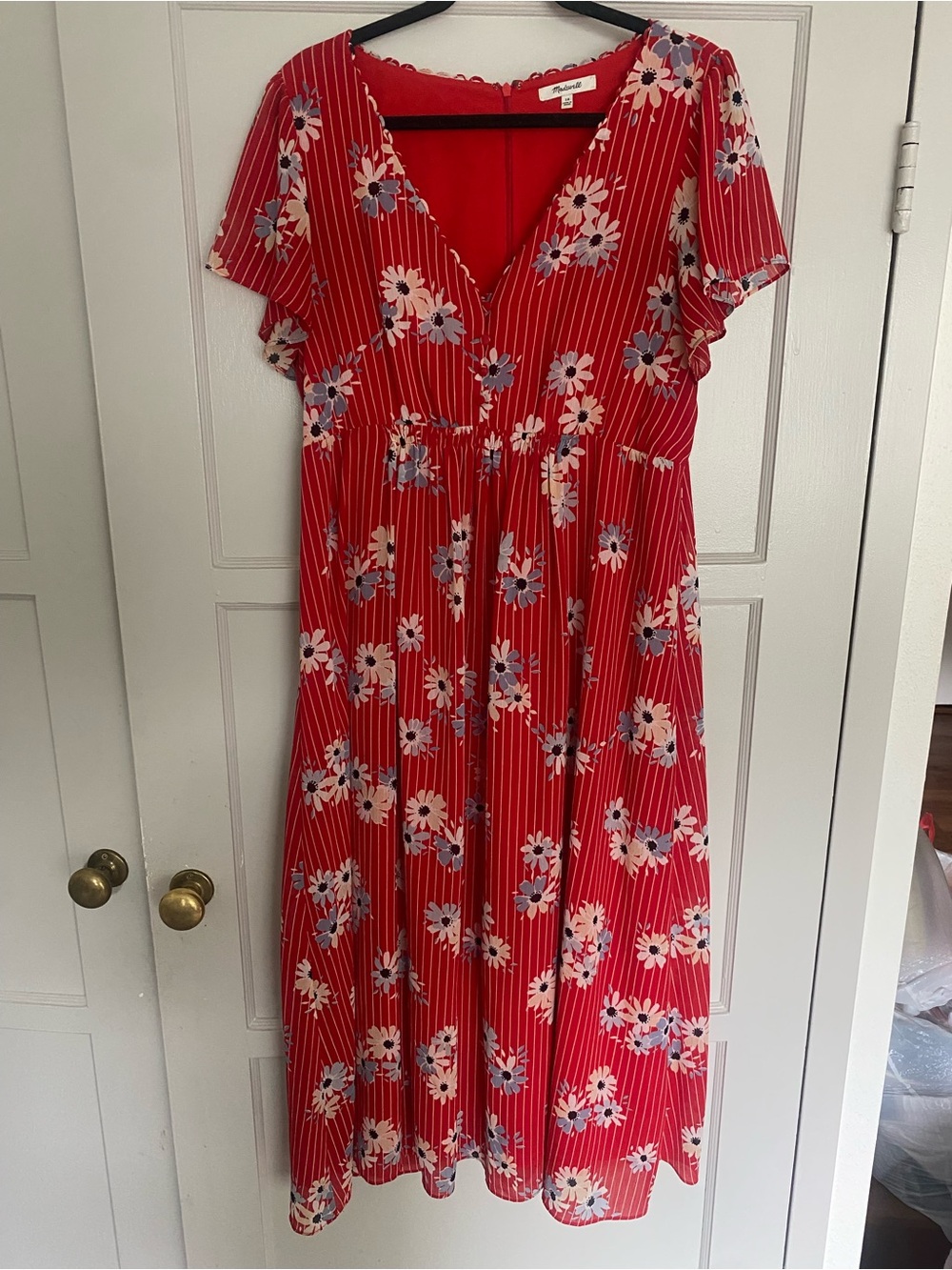 Madewell Scalloped Flutter-Sleeve Midi Dress in Daisy Society Red Floral - Picture 2 of 7